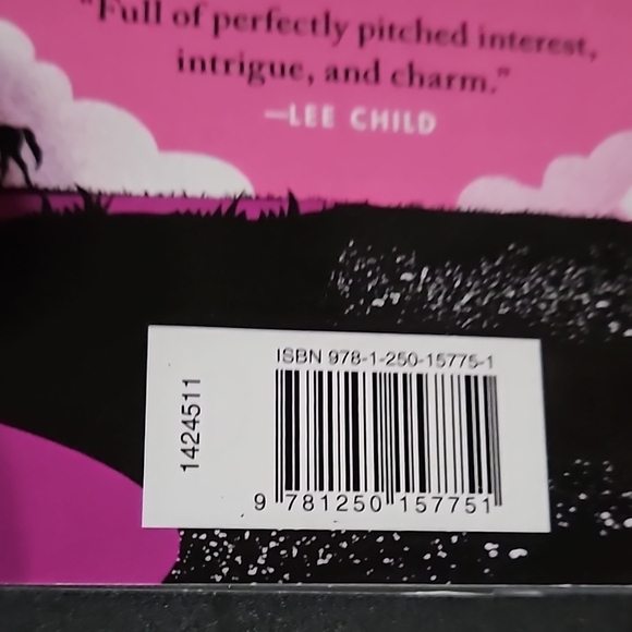 M.C. Beaton Mystery Book Set - Pink & Green Covers - Picture 5 of 8